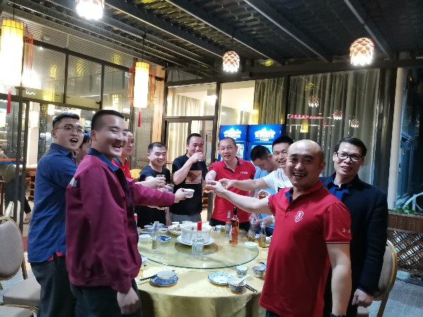 2019年度成人免费看片视频免费下载销冠王宴请庆祝