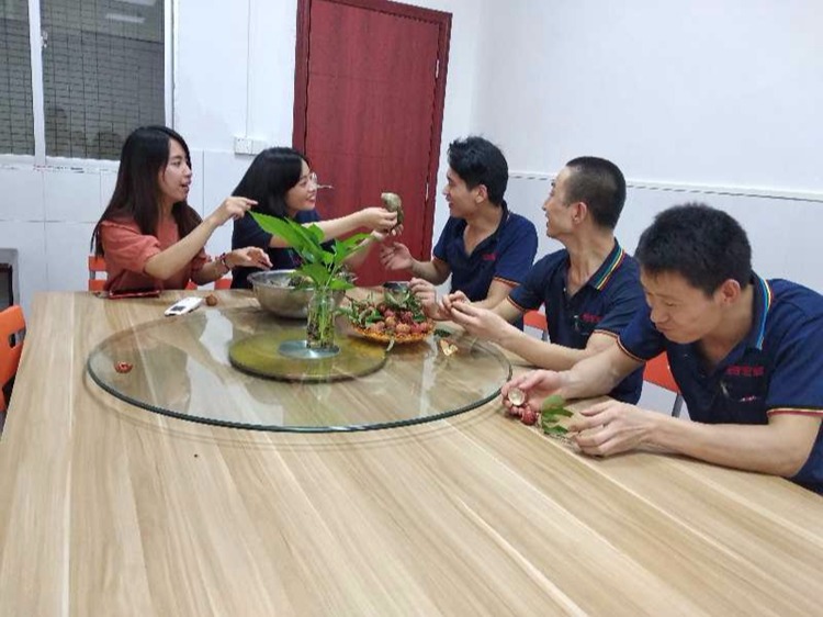 2018端午节纸箱成人免费看片APP下载厂家成人免费看片视频免费下载包装开展包粽子活动