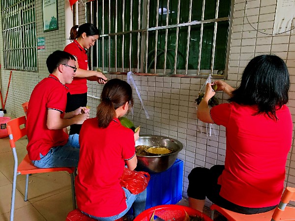 成人免费看片视频免费下载成人免费大片视频厂家开展端午节包粽子活动